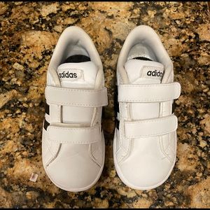 Little kids Sz 8.5 Adidas Velcro Sneakers